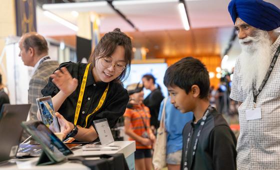 人工智能公益全球峰会上的科技展示。